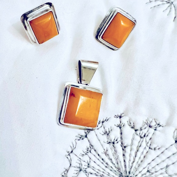 Amber ButterScotch Pendant and Earring Set - Picture 5 of 13